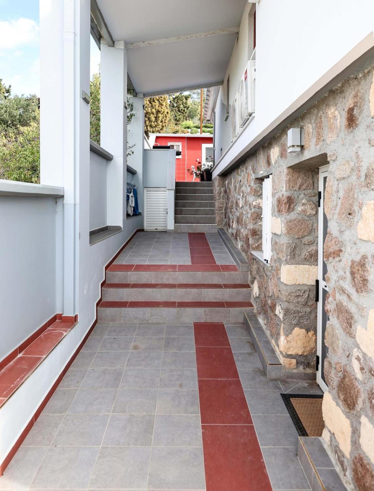 Вилла The Bordeaux Door Aegina Экстерьер фото